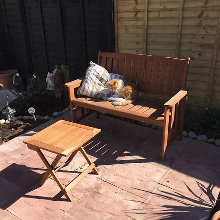 Basingstoke En Suite Room In Garden Annex Esterno foto
