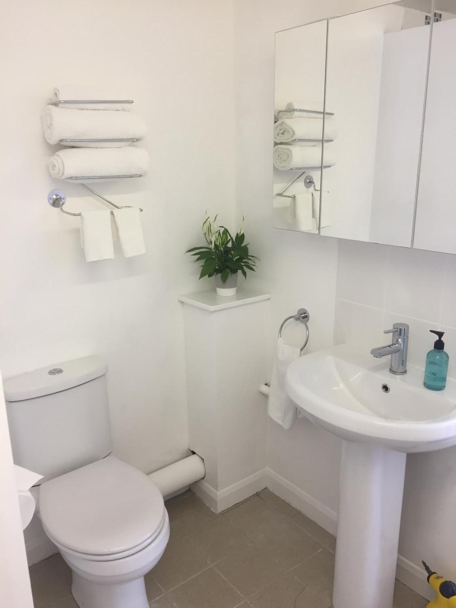 Basingstoke En Suite Room In Garden Annex Esterno foto