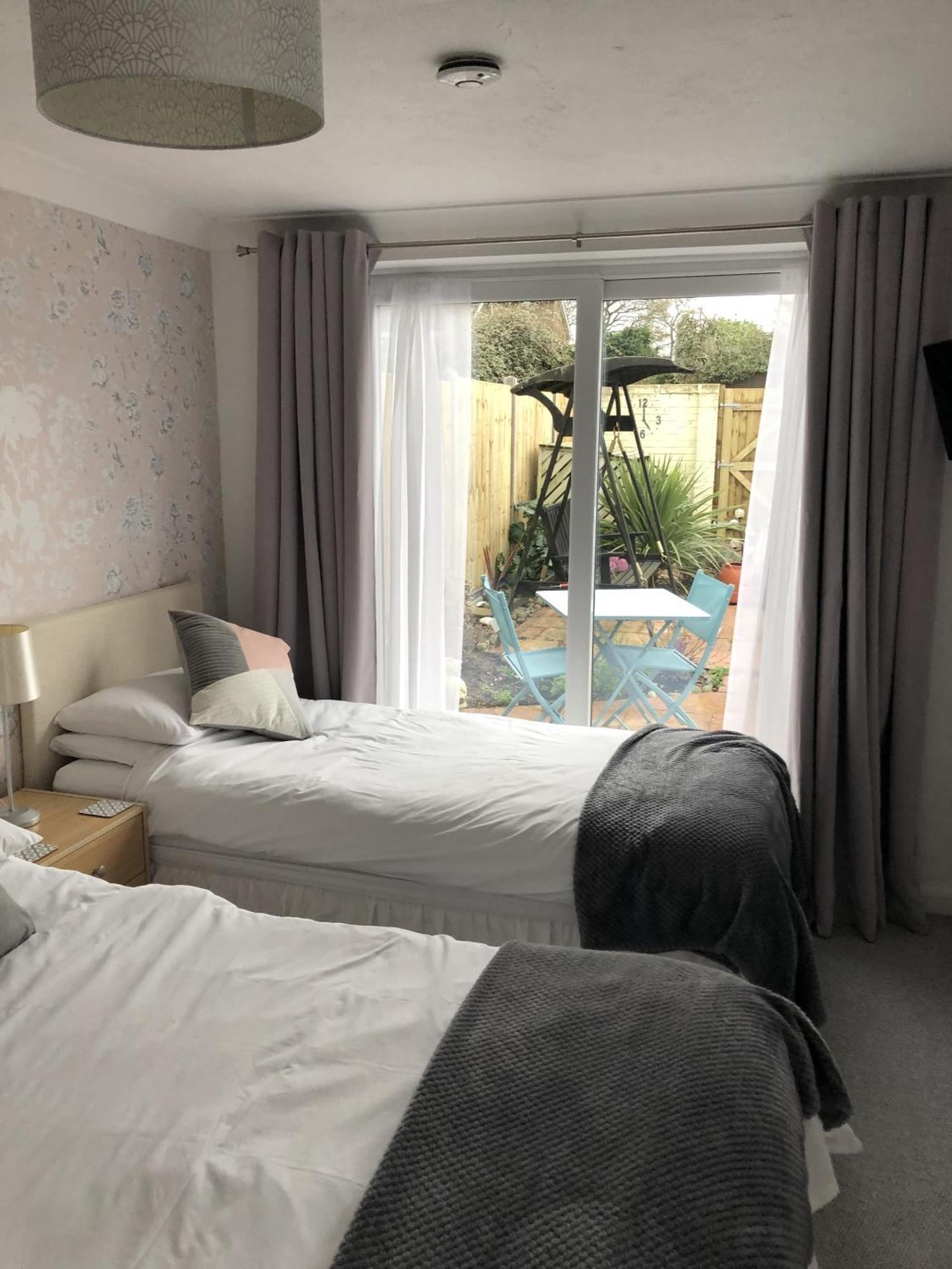 Basingstoke En Suite Room In Garden Annex Esterno foto